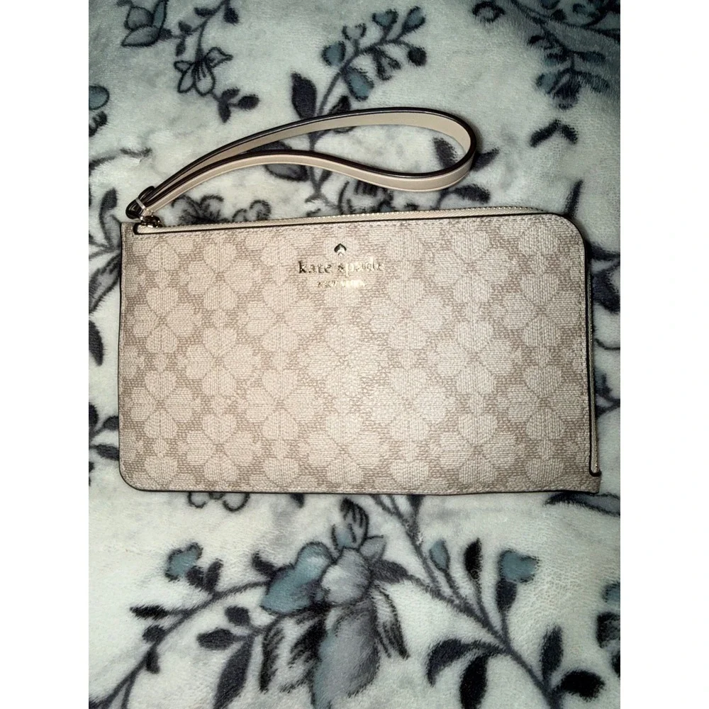 Kate Spade New York Lucy Spade flower Wristlet Pouch Cream Tan Gold Hardware